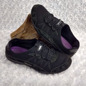 Skechers Woman's 8 slip on sneakers black suede